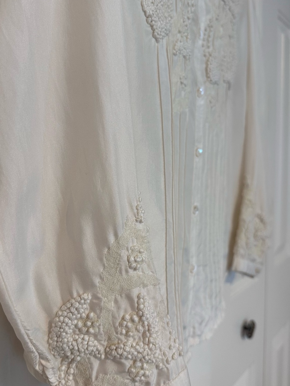 Sundance Ivory 100% Silk Embroidered Detail Pintuck Blouse - Size 6